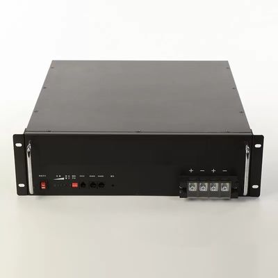 ชั้นวางแบตเตอรี่พลังงานแสงอาทิตย์ 51.2V 50AH ชั้นวางแบตเตอรี่ Lifepo4 บำรุงรักษาชั้นวางแบตเตอรี่ฟรี
