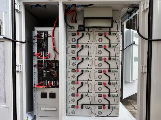การจัดส่ง AC400V ระบบเก็บพลังงานแบตเตอรี่ BESS ที่มีความอดทนต่ออุณหภูมิสูงและเทคโนโลยีแบตเตอรี่ลิตยูไอน